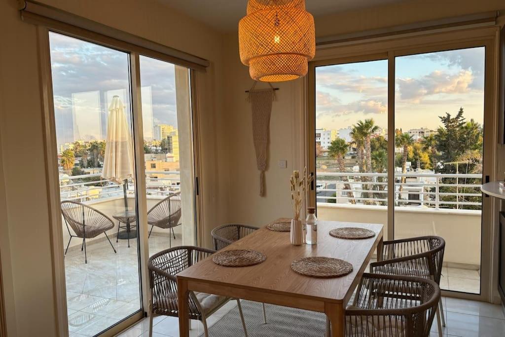 Διαμέρισμα Palm View With Private Rooftop Λάρνακα