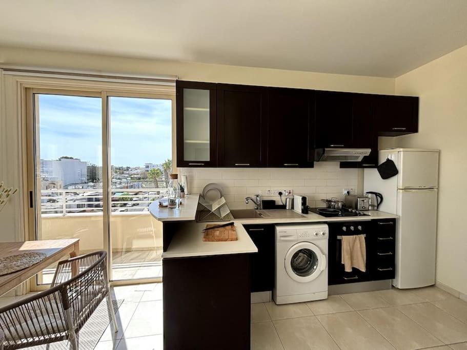 Διαμέρισμα Palm View With Private Rooftop *