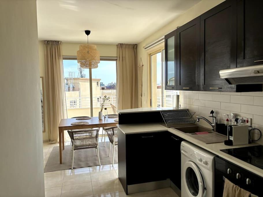 Palm View With Private Rooftop Διαμέρισμα